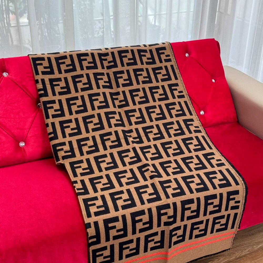 New w/ 💞 FENDI Roma Fall 2024 Reversible Shawl Brushed Poncho Scarf Wrap - Picture 2 of 8